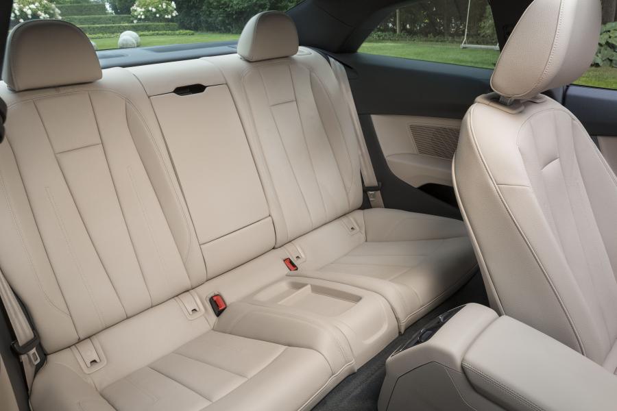 Интерьер Audi A5 Coupe 2.0T Quattro 2016 года  (NA) (фото 14 из 14)